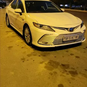 Toyota Camry 2021