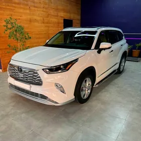 Toyota Highlander 2021