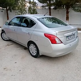 Nissan Versa 2012