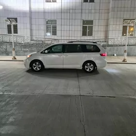 Toyota Sienna 2018