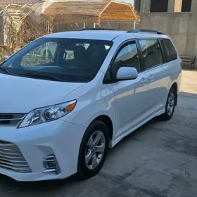 Toyota Sienna 2019