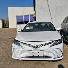 Toyota Camry 2021