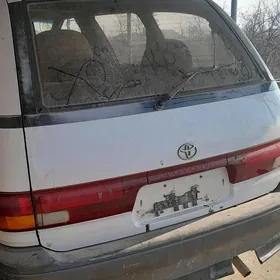 Toyota Previa 1990