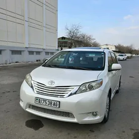 Toyota Sienna 2016