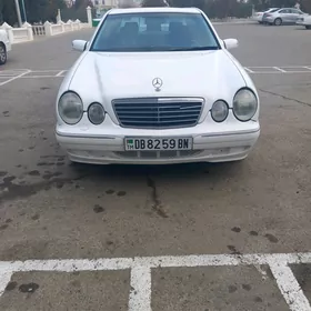 Mercedes-Benz E320 2001