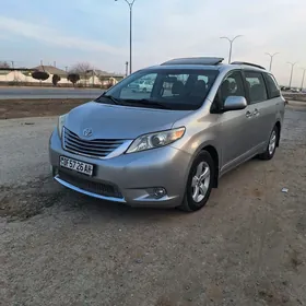 Toyota Sienna 2015