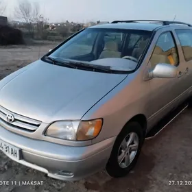 Toyota Sienna 2002