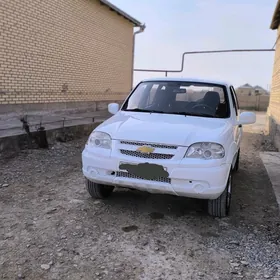 Chevrolet Niva 2012