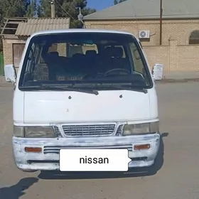 Nissan Urvan 2001