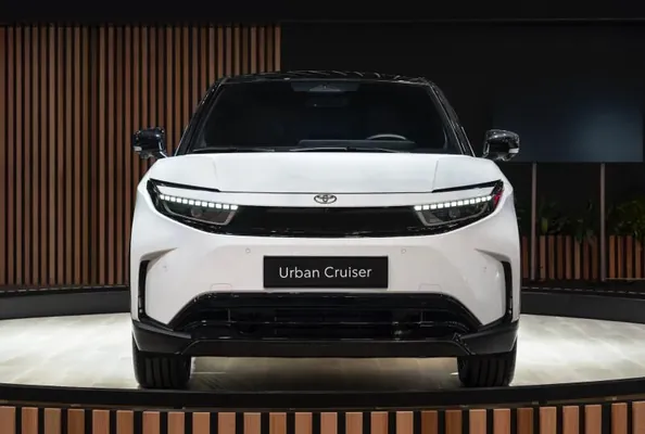 Toyota представила Urban Cruiser 2025 с новой платформой и просторным салоном