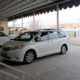 Toyota Sienna 2011