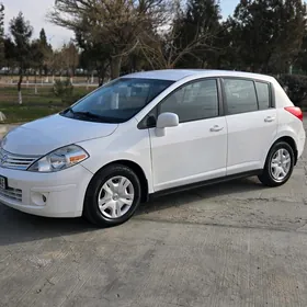 Nissan Versa 2011