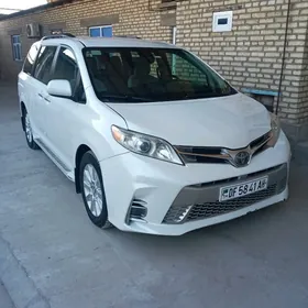 Toyota Sienna 2019