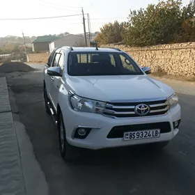 Toyota Hilux 2016