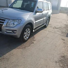 Mitsubishi Pajero 2014