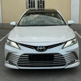 Toyota Camry 2021