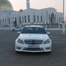 Mercedes-Benz C250 2013