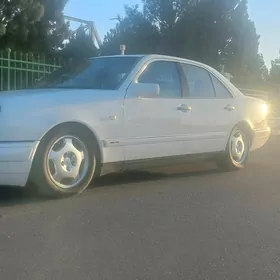 Mercedes-Benz E320 1996