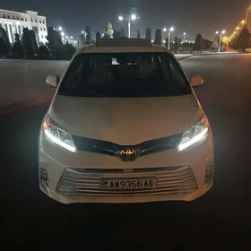 Toyota Sienna 2018