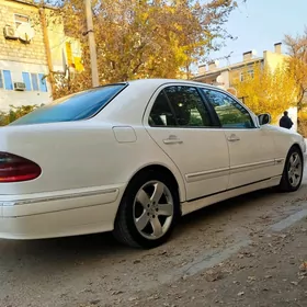 Mercedes-Benz E320 2001