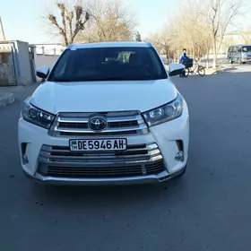 Toyota Highlander 2019