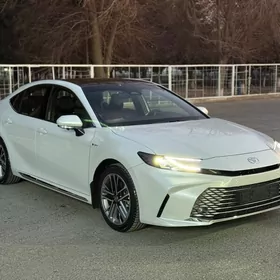 Toyota Camry 2025