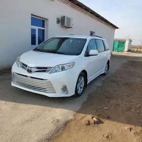 Toyota Sienna 2019