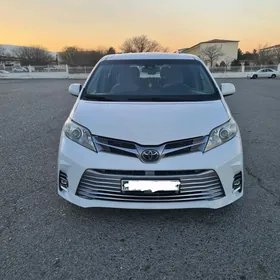 Toyota Sienna 2019