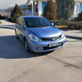 Nissan Versa 2011