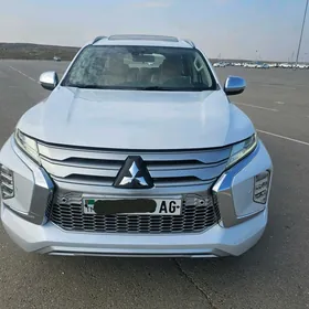 Mitsubishi Pajero 2020