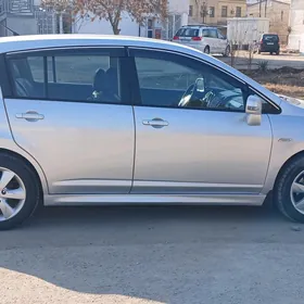 Nissan Versa 2011