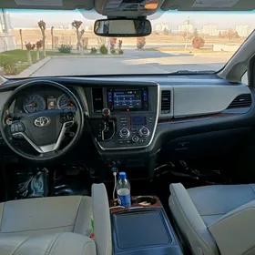 Toyota Sienna 2018