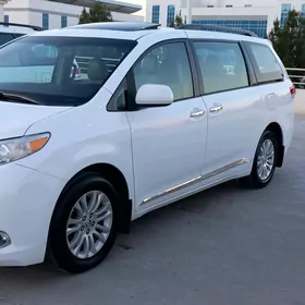 Toyota Sienna 2011