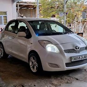 Toyota Yaris 2011