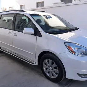 Toyota Sienna 2003