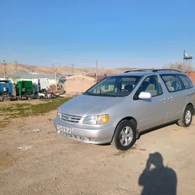 Toyota Sienna 2002