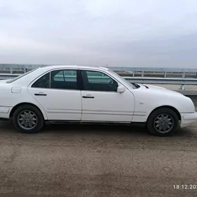 Mercedes-Benz E320 1996