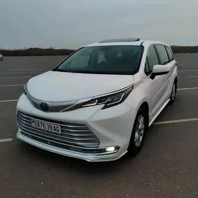 Toyota Sienna 2021