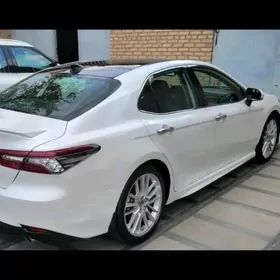 Toyota Camry 2019