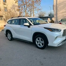 Toyota Highlander 2021