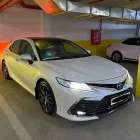 Toyota Camry 2021