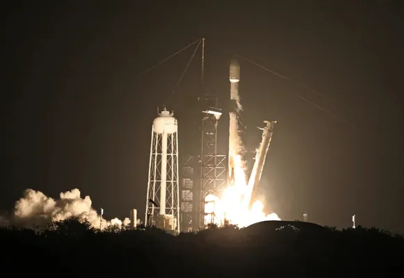 SpaceX Aýa täjirçilik maksatly iki kosmiki enjamy ugratdy: Resilience we Blue Ghost