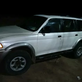 Mitsubishi Montero 1997