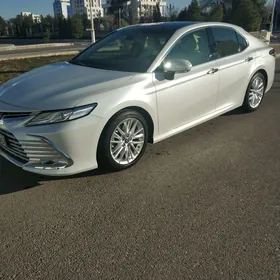 Toyota Camry 2021