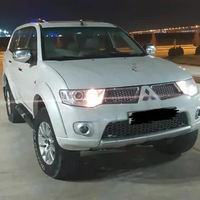 Mitsubishi Montero Sport 2013