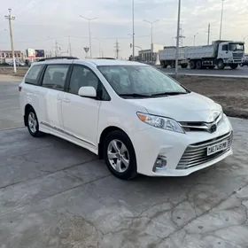 Toyota Sienna 2019