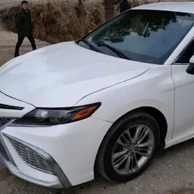 Toyota Camry 2021