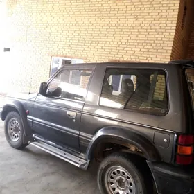 Mitsubishi Pajero 1991