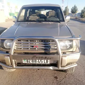 Mitsubishi Pajero 1992