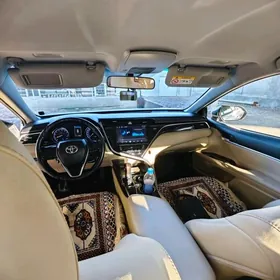 Toyota Camry 2019